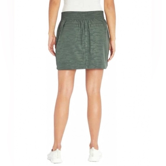 Orvis Women's Pull-On Travel Skort Green Camo Embossed Print Size S Small - Picture 3 of 9